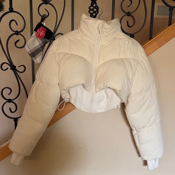 Alo Main Act Corset Puffer Jacket - Picture 6 of 8